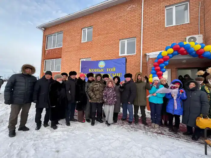 В Егиндыкольском районе вручили ключи от новых квартир (4)