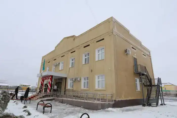 Открытие нового здания акимата в Кендерли и передача служебных автомобилей для улучшения муниципальных услуг Астане