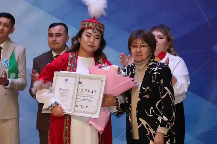 Конкурс "Учитель года – 2025" в Карагандинской области: признание педагогов и развитие образовательной среды Астане