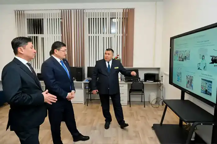 Аким области зажигает огонь надежды в сердцах детей перед Новым годом Астане