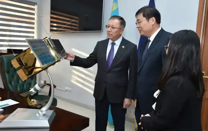 Казахстан и Китай успешно запустили совместный наноспутник в космос Астане