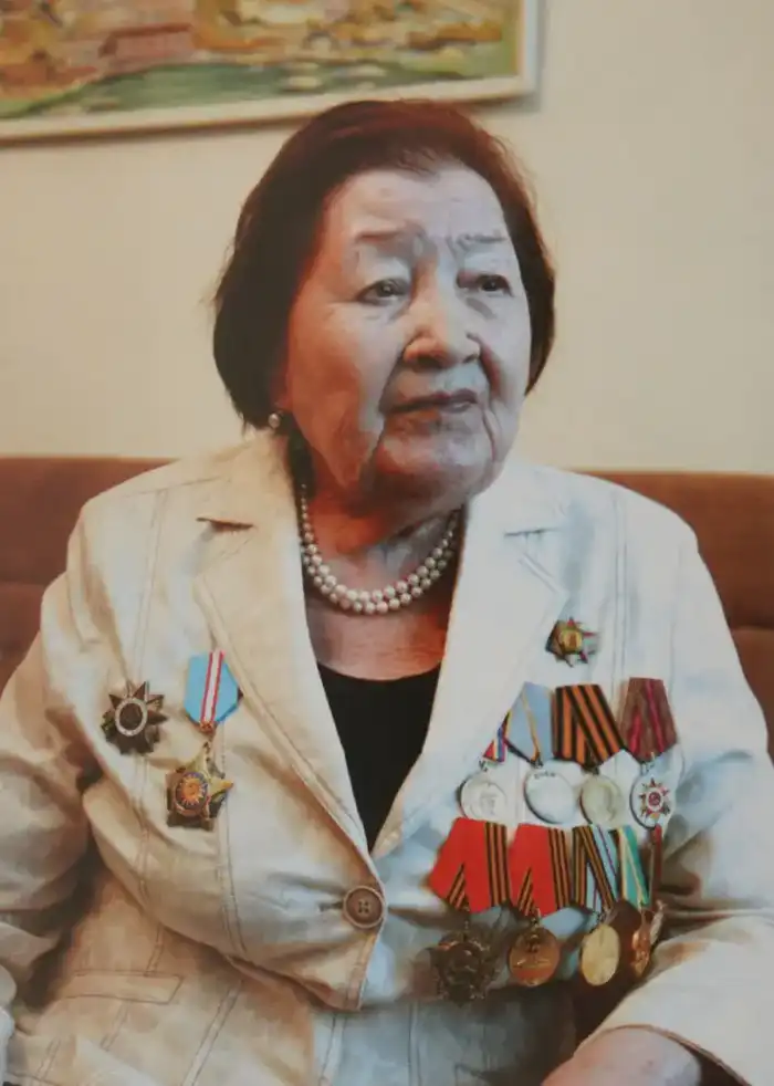 Военнослужащие в Алматы отметили день рождения ветерана Великой Отечественной войны, подчеркивая важность сохранения памяти и уважения к участникам войны. Астане