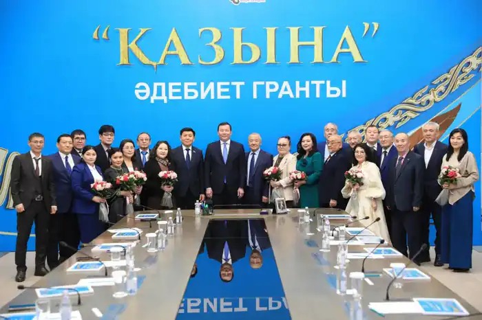 В Актобе писателям вручили грант «Қазына» (6)