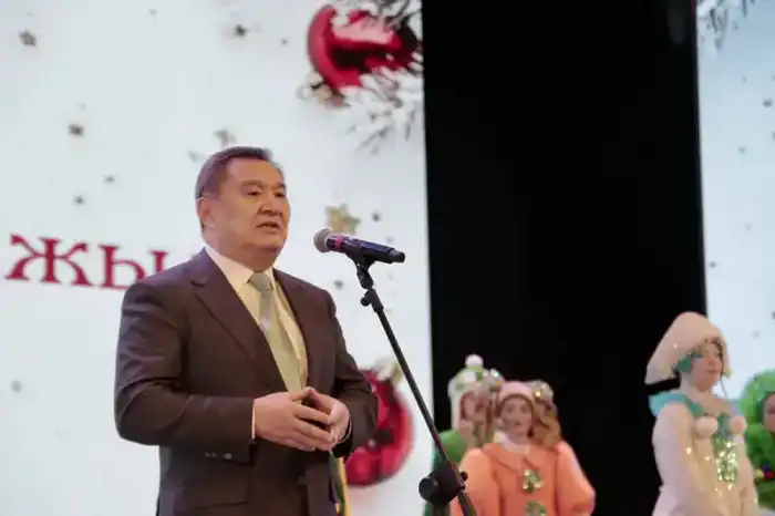 Юных акмолинцев поздравили на президентской ёлке (4)