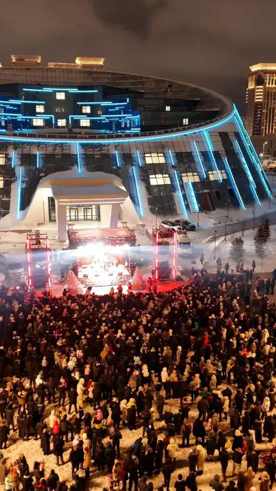 В столице в новогоднюю ночь проходят праздничные концерты (9)