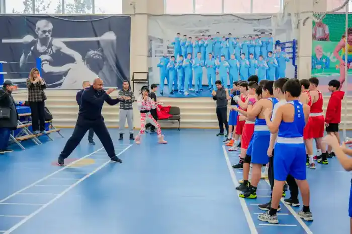 Рой Джонс: Мастер бокса делится искусством победы с молодыми талантами Астаны Астане