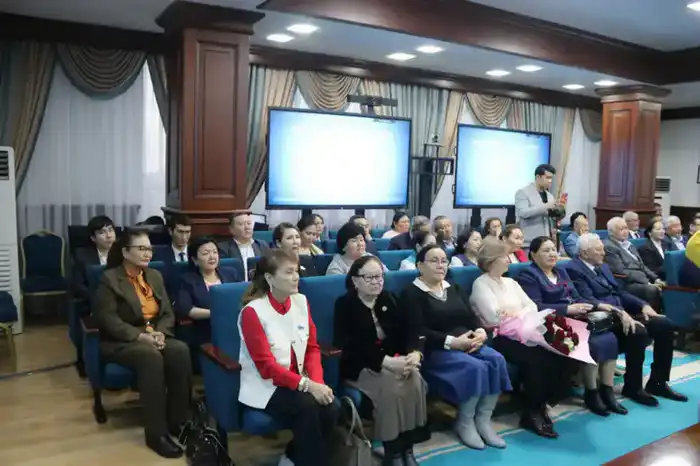 Коллеги провожают Бейбиткуль Каримову на новую должность (2)