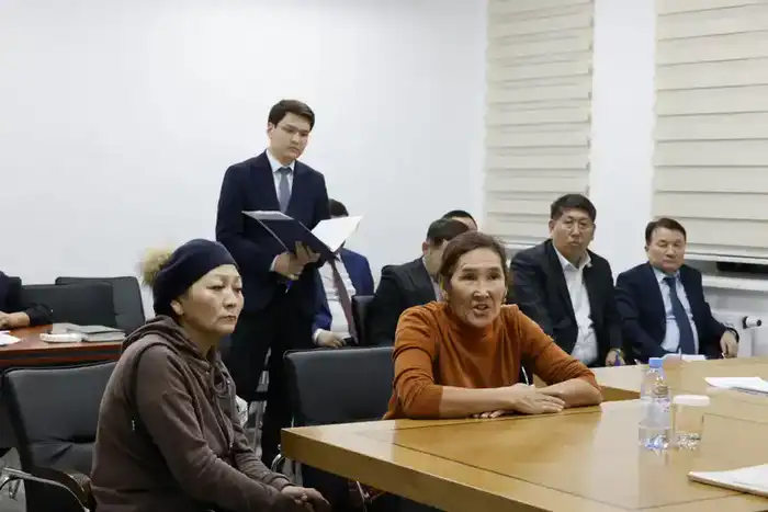 Аким области Жетісу обсудил вопросы реабилитации инвалидов и жилищных отношений с гражданами Астане