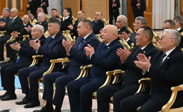 Глава государства поздравил работников энергетической отрасли с профессиональным праздником (3)