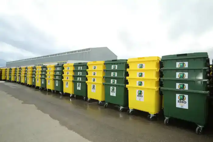 «Таза Қазақстан»: Аким области ознакомился с новой техникой для вывоза мусора (3)