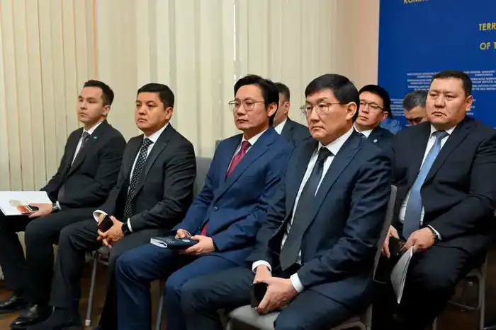 Прием жителей Семей обсуждение медицины водоснабжения освещения ремонта дорог благоустройства Астане