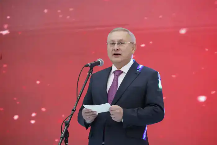 Искусственный интеллект радует детей на Президентской елке в Казахстане Астане