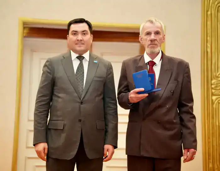 Госнаграды за свет и тепло: Министр энергетики Ерлан Аккенженов поздравил работников отрасли с профессиональным праздником (6)