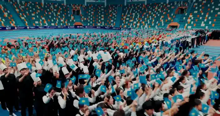 Более двух тысяч студентов столичных колледжей приняли участие во флешмобе в честь завершения Года рабочих профессий (3)