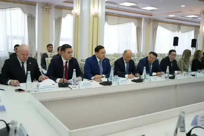 Участие министра юстиции Ерлана Сарсембаева в круглом столе может укрепить антикоррупционные меры и защиту прав человека Астане