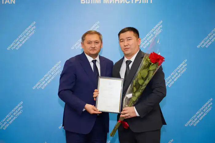 ИСПОЛНЕНИЕ ПОРУЧЕНИЯ ПРЕЗИДЕНТА: В АСТАНЕ МОЛОДЫМ УЧЕНЫМ ВРУЧИЛИ СЕРТИФИКАТЫ НА КВАРТИРЫ (5)