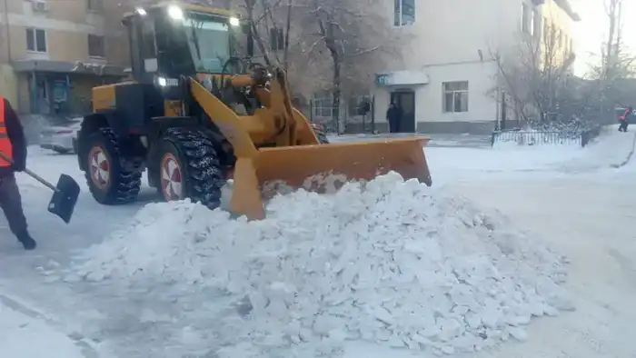 Снежные очистительные работы в Астане: более 415 тысяч кубометров снега вывезено с начала зимы Астане