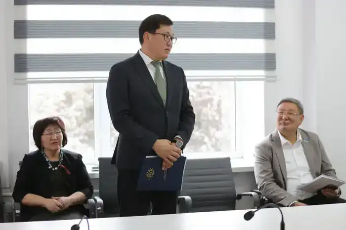 Прием граждан Ербола Карашукеева вопросы образование культура природопользование Астане