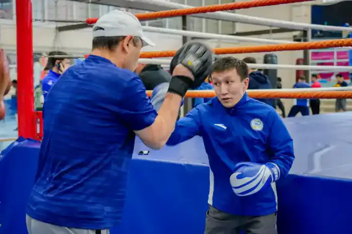 Звезда бокса Рой Джонс провел мастер-класс для молодежи в Астане (8)