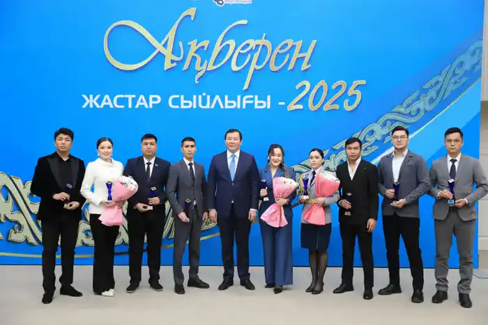 Молодым и талантливым актюбинцам вручили премию «Ақберен» (8)