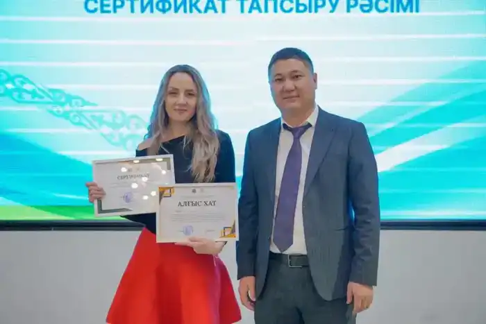 В Астане состоялась торжественная церемония вручения сертификатов слушателям курсов казахского языка (7)