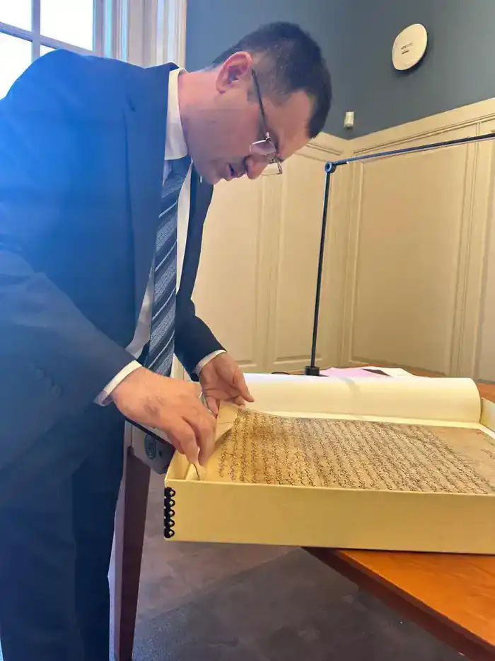 Казахстанские ученые открывают новые горизонты работы с рукописями в Гарварде Астане