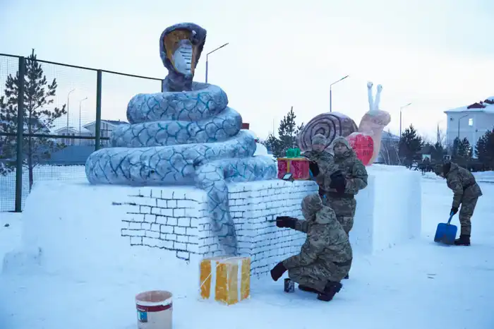 Создание ледового городка военнослужащими: укрепление духа и традиций на праздники Астане