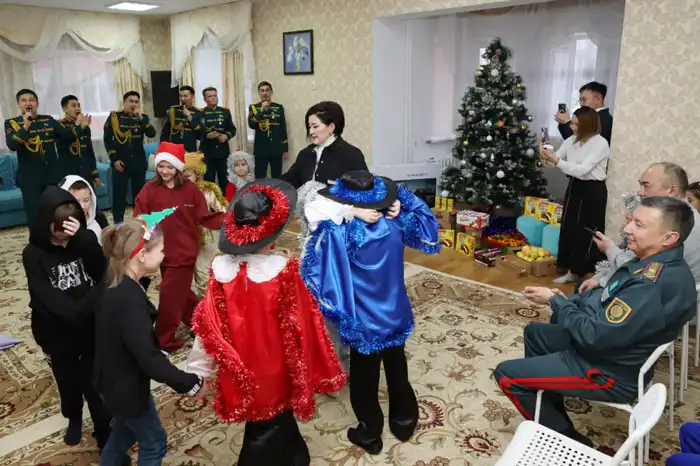 Национальная гвардия МВД РК поздравила воспитанников детских домов с Новым годом Астане