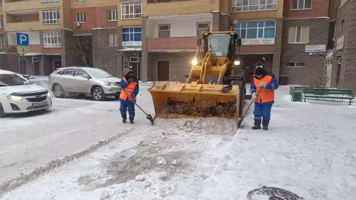 Более 1 300 единиц спецтехники задействованы в снегоуборке в Астане (8)