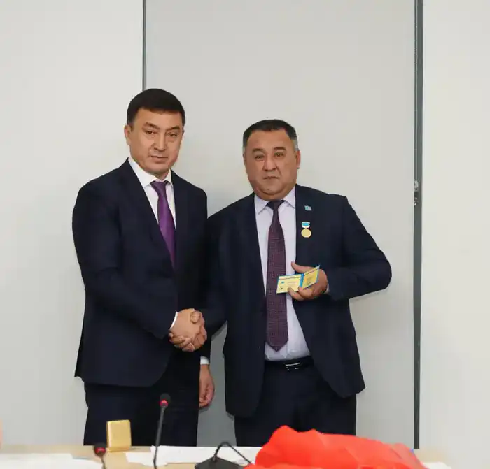 В ТУРКЕСТАНЕ ЧЕСТВОВАЛИ ПРЕДСТАВИТЕЛЕЙ АРХИВНОЙ ОТРАСЛИ (2)