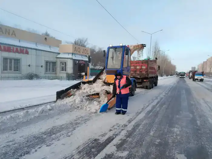 Около 3000 единиц спецтехники вышли на уборку снега в Астане (2)