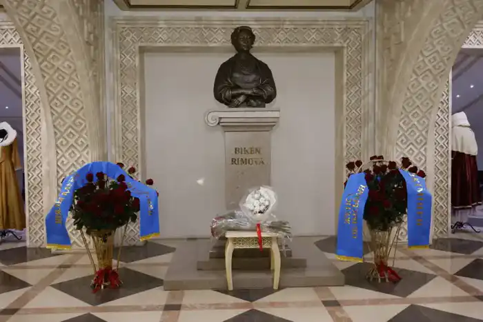 В Жетісу торжественно отметили присвоение академического статуса драматическому театру имени Бикен Римовой Астане