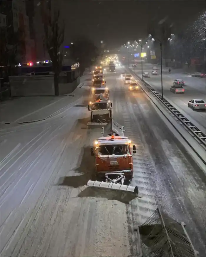 В Алматы будет усилена готовность коммунальных служб к новогодним праздникам (8)