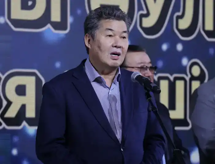 Ербол Карашукеев наградил победителей II республиканского литературного конкурса «Асқақ рухты Әулиеата» (6)