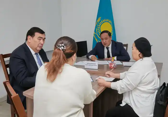Аким Жамбылской области провёл приём граждан (3)
