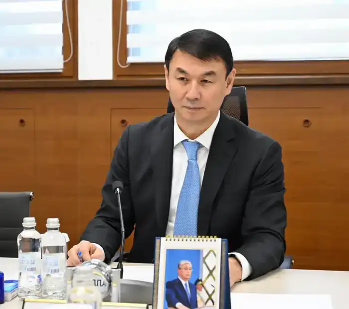 Аким Алматы Дархан Сатыбалды провел прием граждан (7)