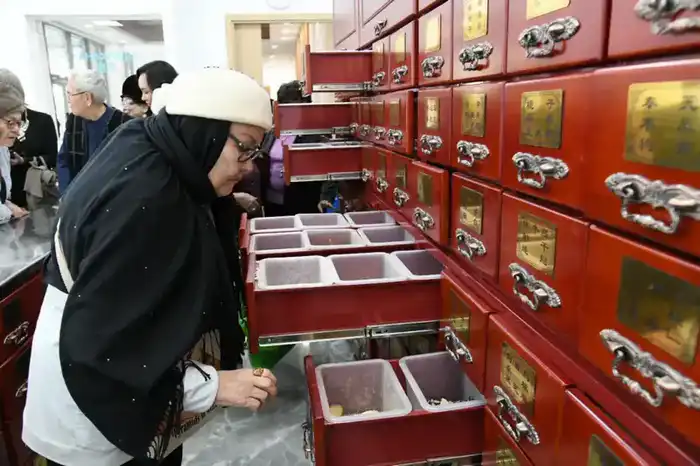 День открытых дверей для пожилых горожан провели в столичной клинике Астане