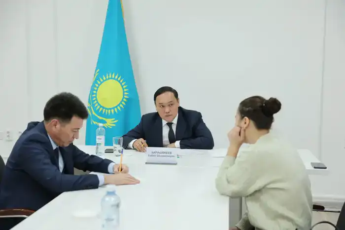 Ербол Карашукеев провел встречу с жителями района Т. Рыскулова (9)