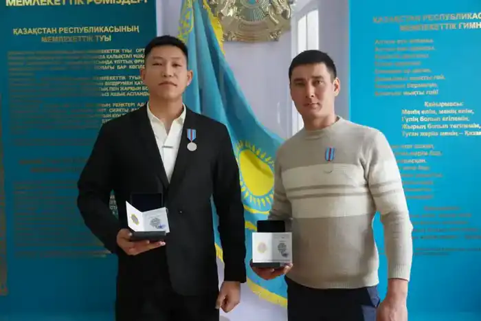 В области Абай наградили героев за проявленное мужество при пожаре (2)