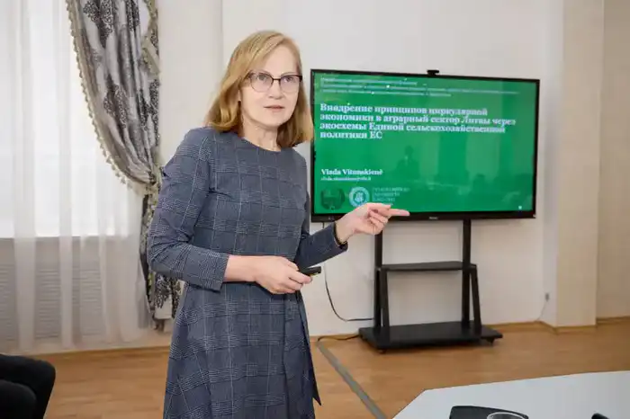 Профессор литовского университета консультирует костанайских предпринимателей на базе КРУ (8)