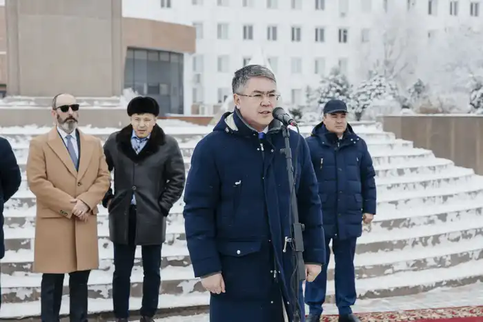 В Атырау передали 25 новых автомобилей для службы скорой помощи Астане