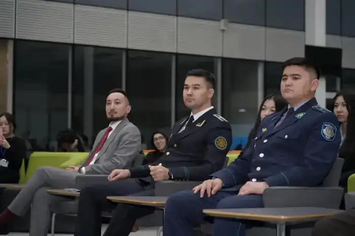 Столичным студентам рассказали, как защититься от мошенников (9)