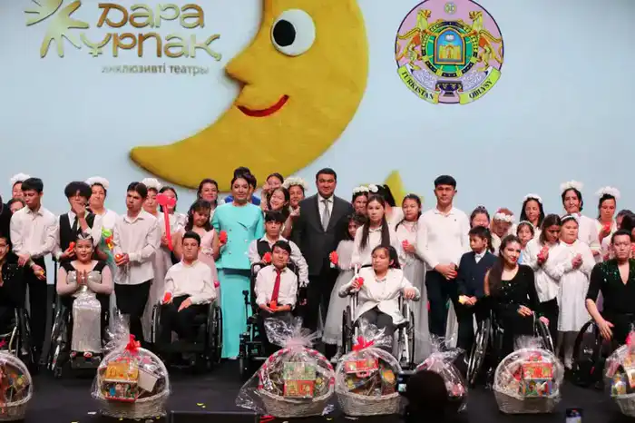 В ТУРКЕСТАНЕ СОСТОЯЛАСЬ ПРЕМЬЕРА МЮЗИКЛА «СВЕТ» НОВОГО ИНКЛЮЗИВНОГО ТЕАТРА «ДАРА ҰРПАҚ» (3)