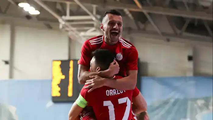 Алматинский "Кайрат" усиливает состав новым вратарем перед решающими матчами Лиги чемпионов, что может изменить ход плей-офф Астане