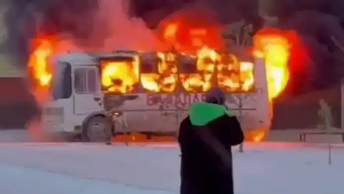 Пожар в автобусе у школы в Косшы: вопросы безопасности общественного транспорта и защиты детей Астане