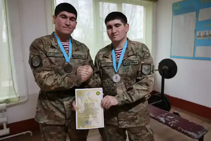 Четыре пары братьев-близнецов служат вместе в Национальной гвардии Казахстана Астане