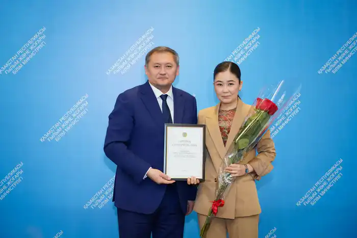 ИСПОЛНЕНИЕ ПОРУЧЕНИЯ ПРЕЗИДЕНТА: В АСТАНЕ МОЛОДЫМ УЧЕНЫМ ВРУЧИЛИ СЕРТИФИКАТЫ НА КВАРТИРЫ (6)