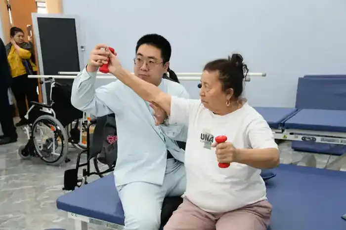 День открытых дверей для пожилых горожан провели в столичной клинике (3)