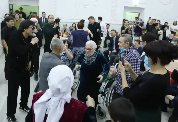 Глава региона поздравил получателей услуг Центра специальных социальных услуг № 2 с Новым годом (7)