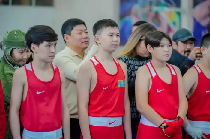 Звезда бокса Рой Джонс провел мастер-класс для молодежи в Астане (4)